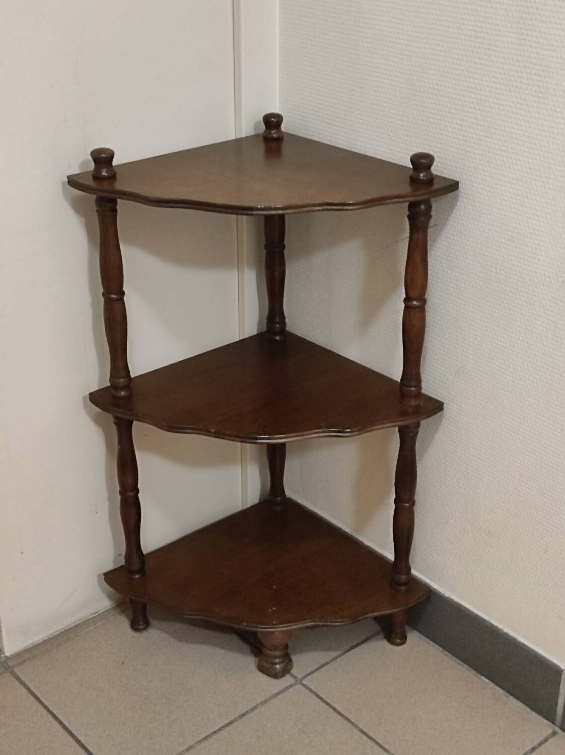 Vintage 3-Tier Corner Shelf