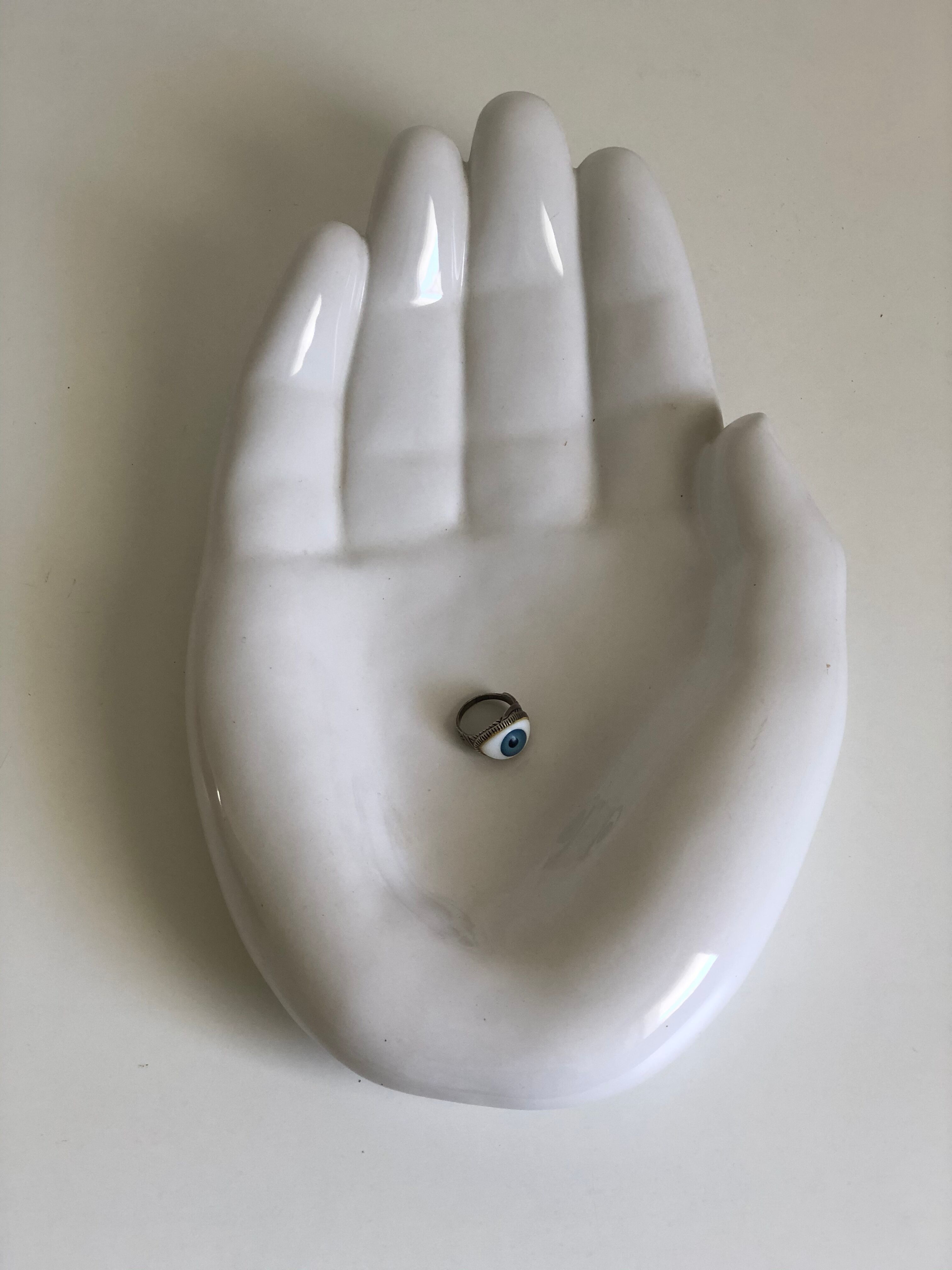 Empty white enamelled ceramic pocket in the shape of a large hand, 1990
