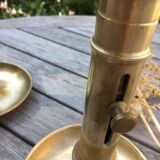 Paire de bougeoirs anciens en laiton à poussoir