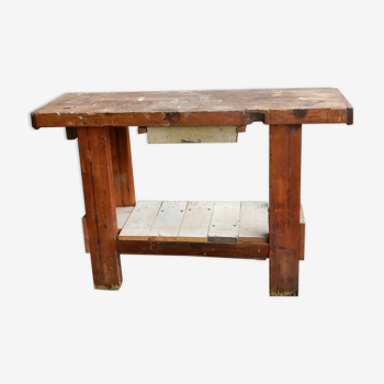 Carpenter's workbeneer shape console