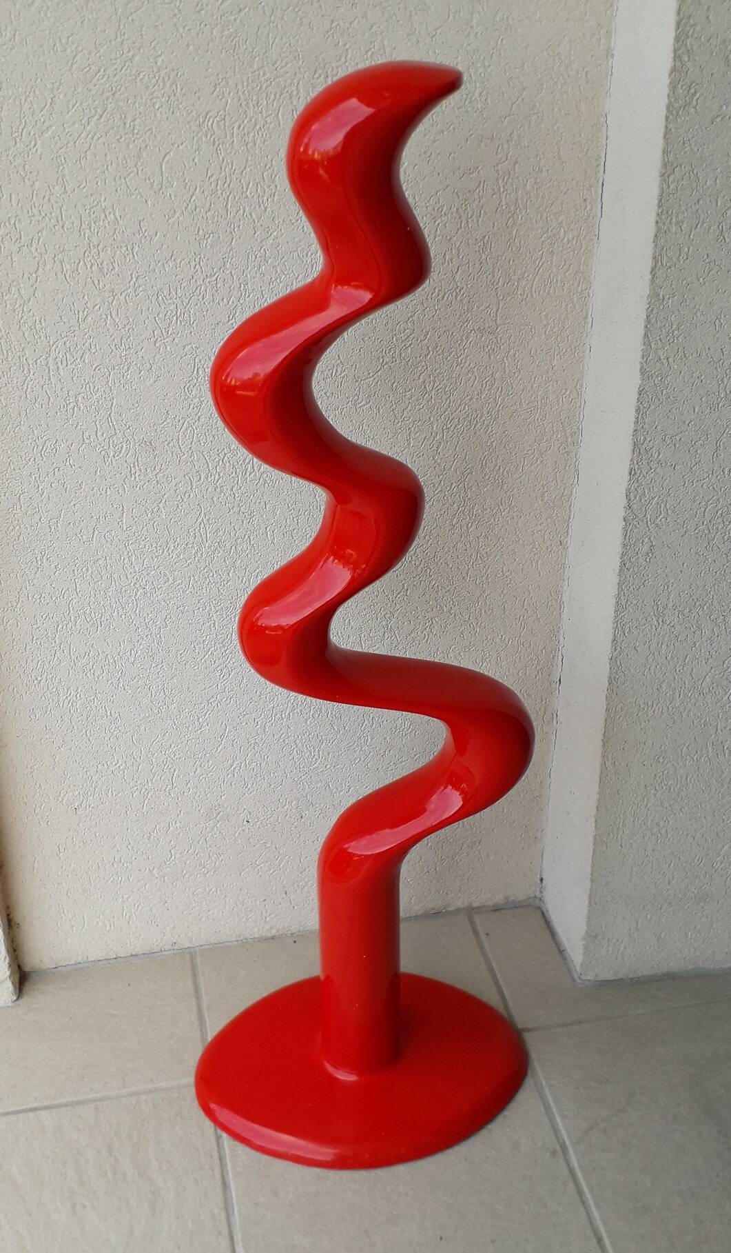 Red sculpture by Döman Tony Almen and Peter Gest