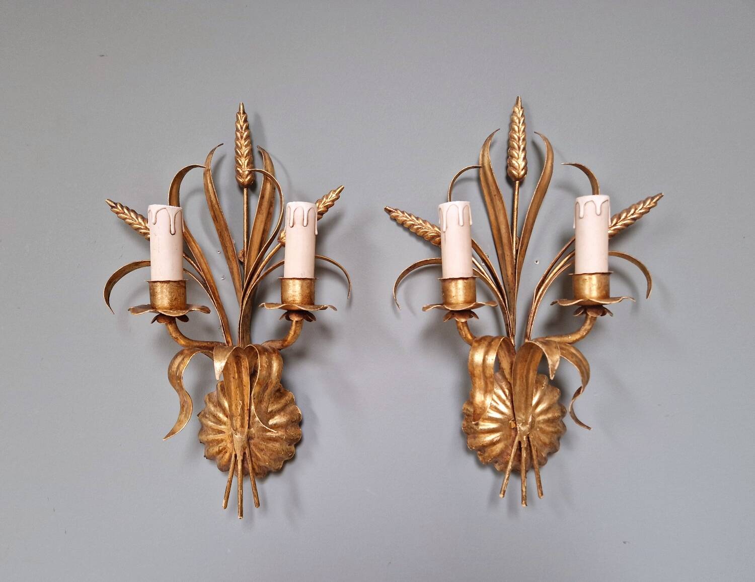 Pair of Italian wall sconces in gilded metal