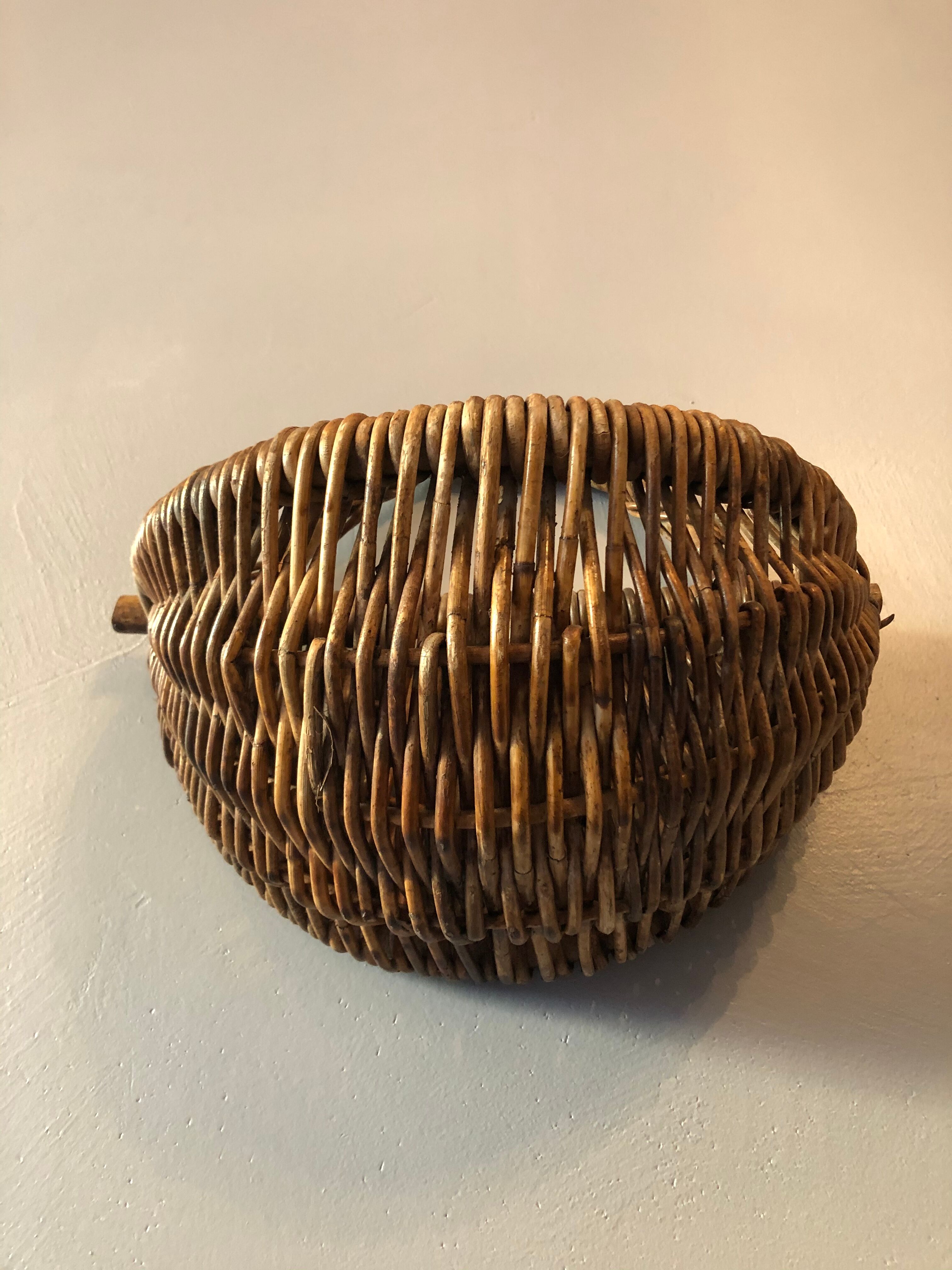 Rattan basket to hang