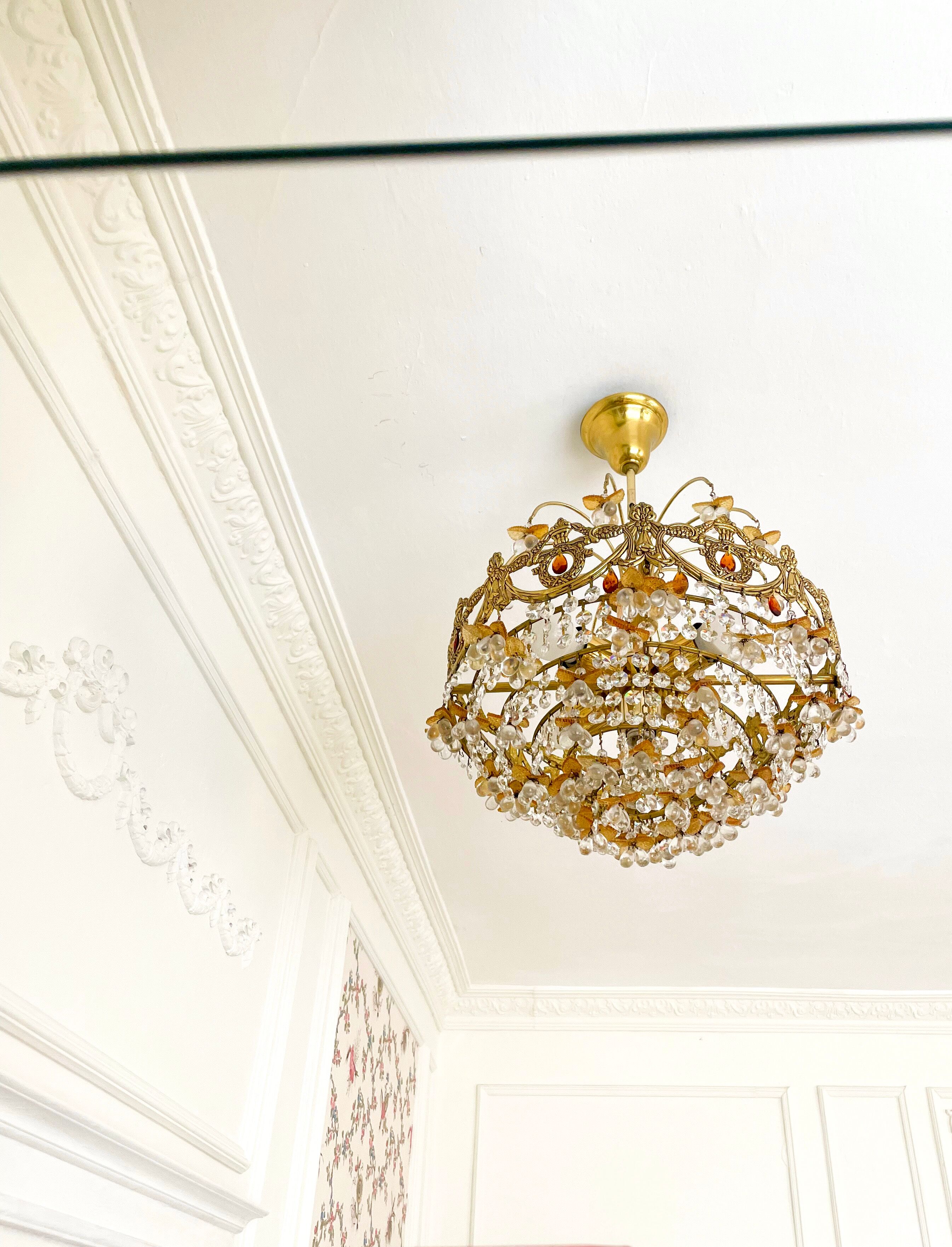 Exceptional vintage chandelier in Murano style crystal, orange, brass.