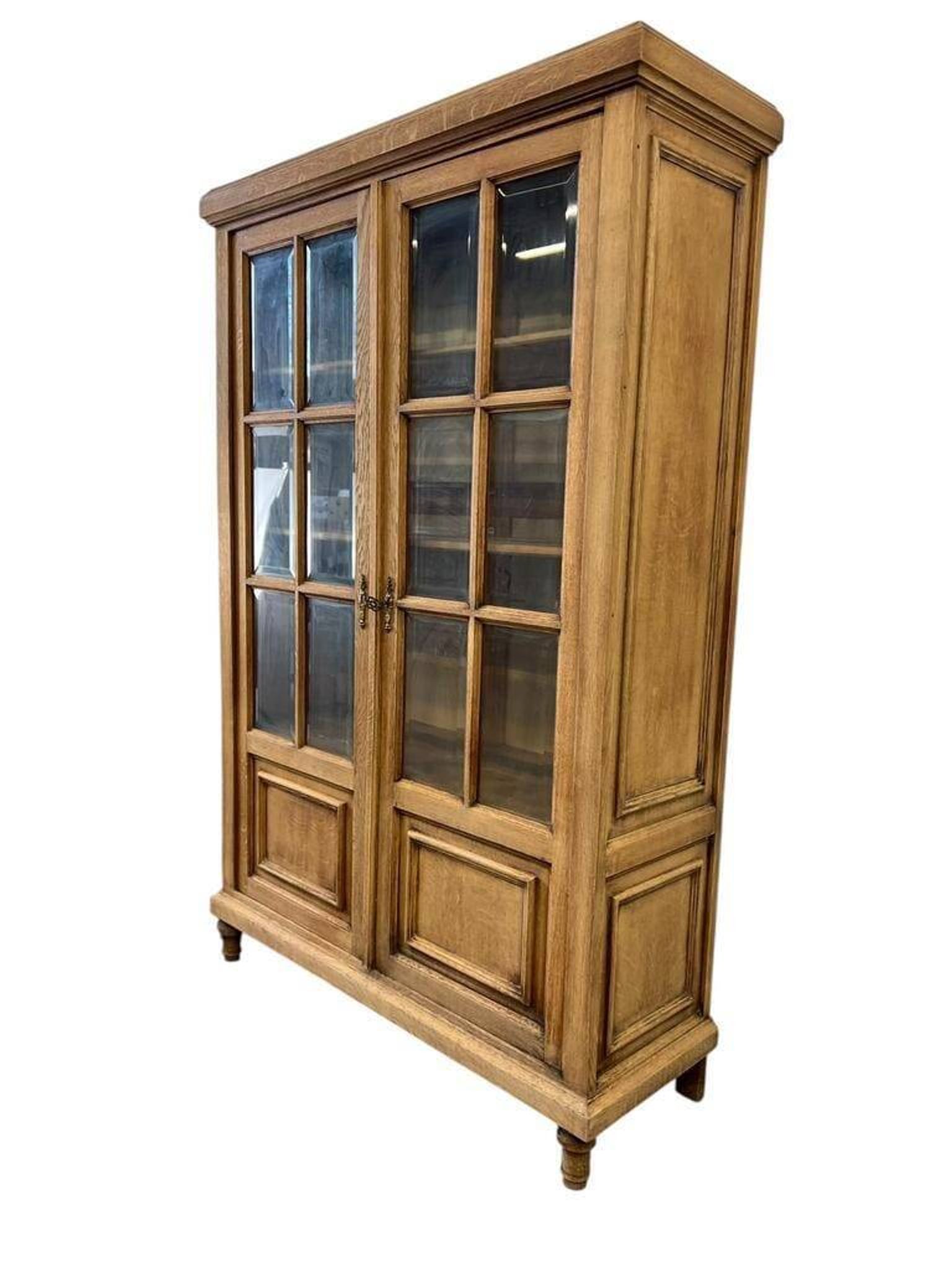 Vintage wooden display cabinet / bookshelf / shelf