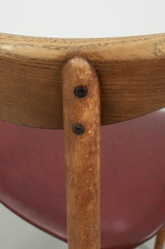 Chaise vintage avec simili cuir rouge