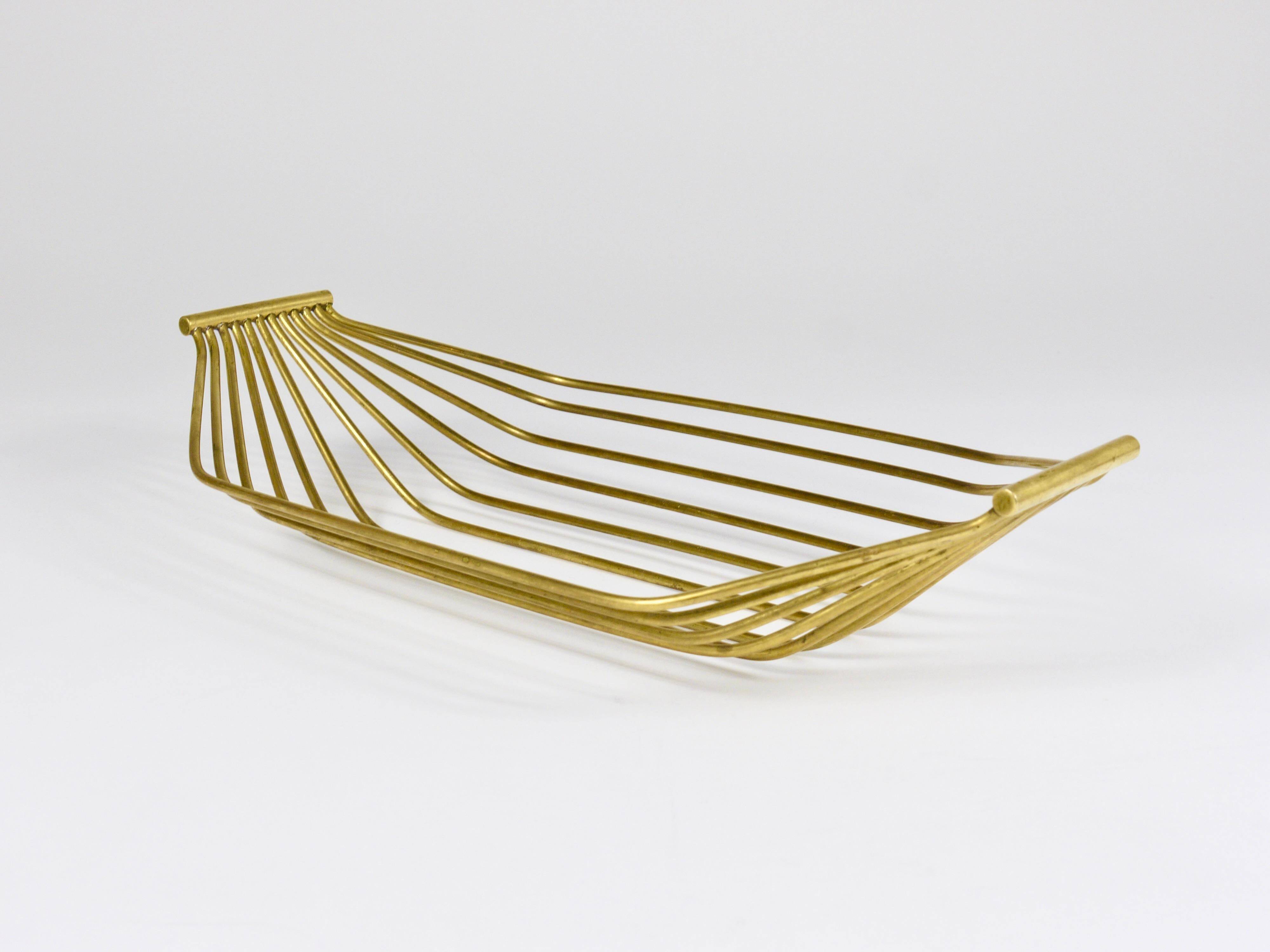 Grand panier à fruits en fil de laiton autrichien milieu du siècle, style Carl Aubock, 1950
