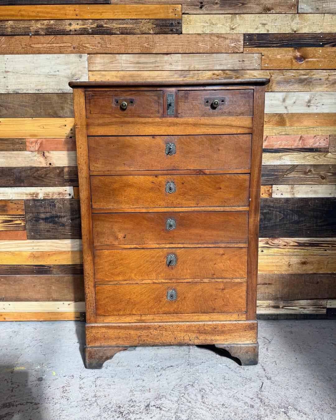Walnut chest of drawers