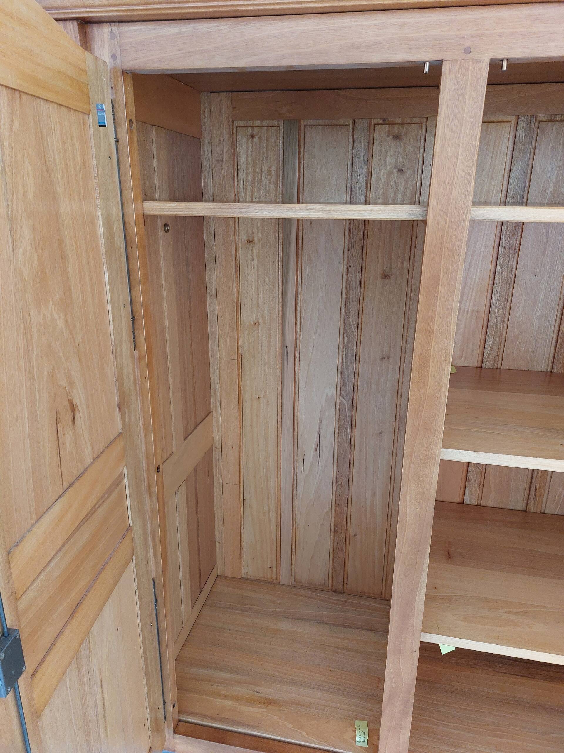 Belle armoire de famille