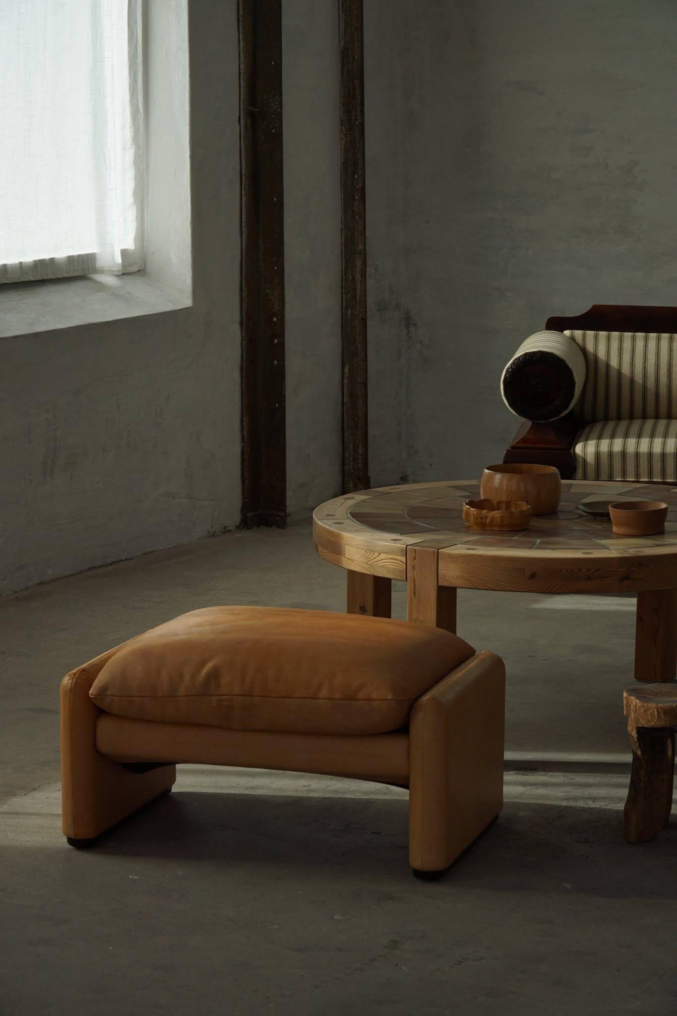 Maralunga ottoman in leather, Vico Magistretti for Cassina, Italian modern, 1973