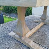 Dining table style solid oak monastery