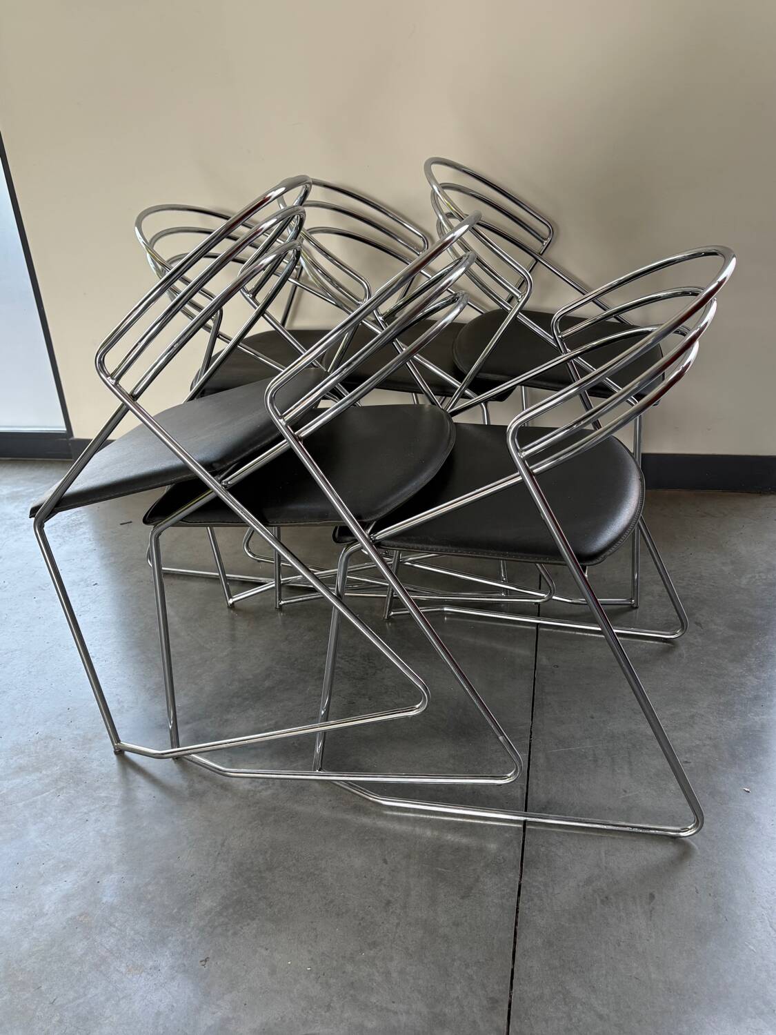 6 chaises années 80 design Italien