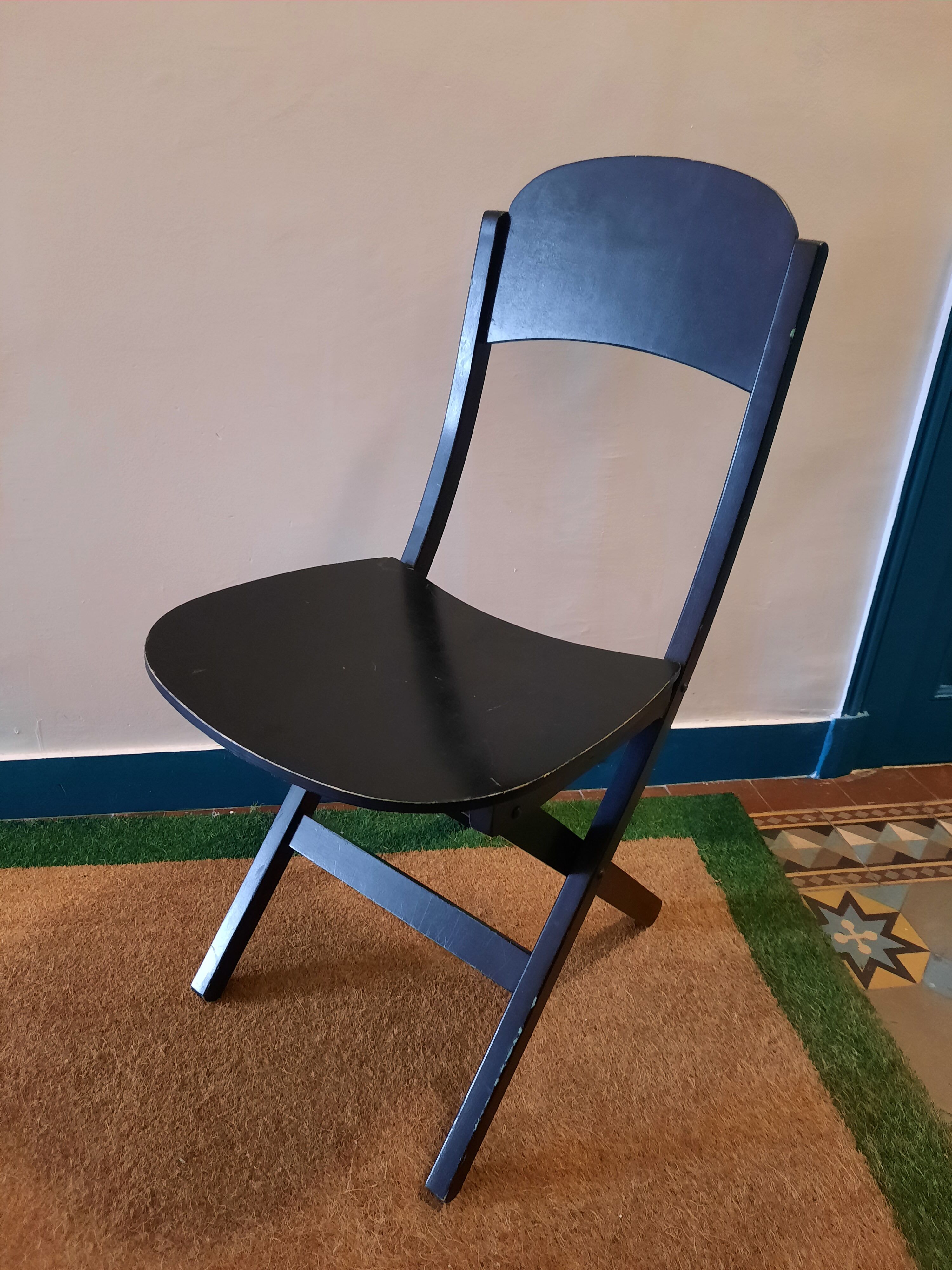 4 folding chairs