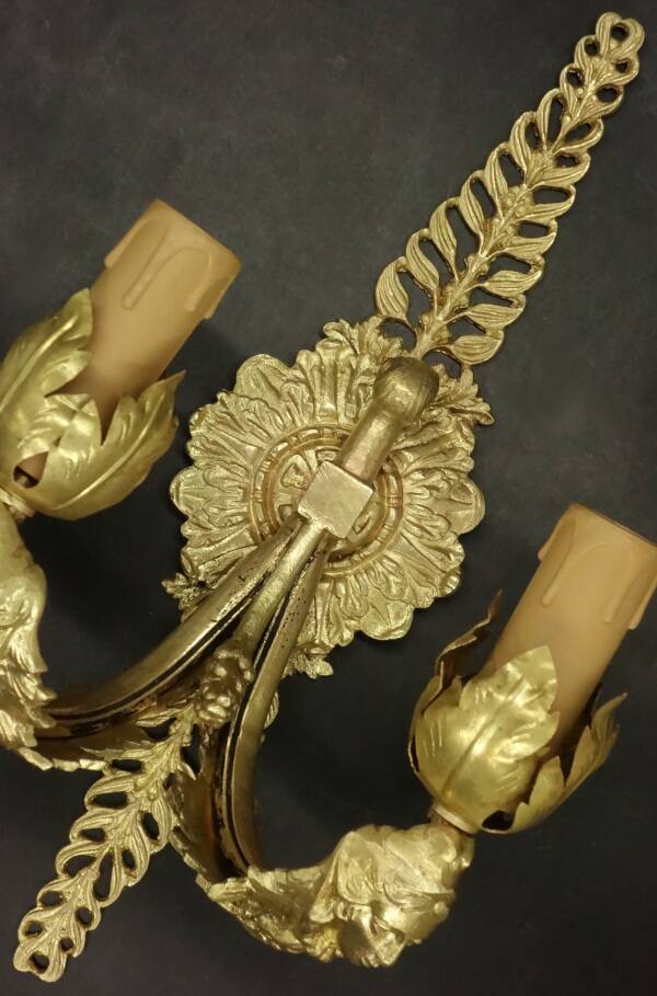 Pair of wall sconces with mask motifs in Empire style from the early 1900s - gilded bronze.
