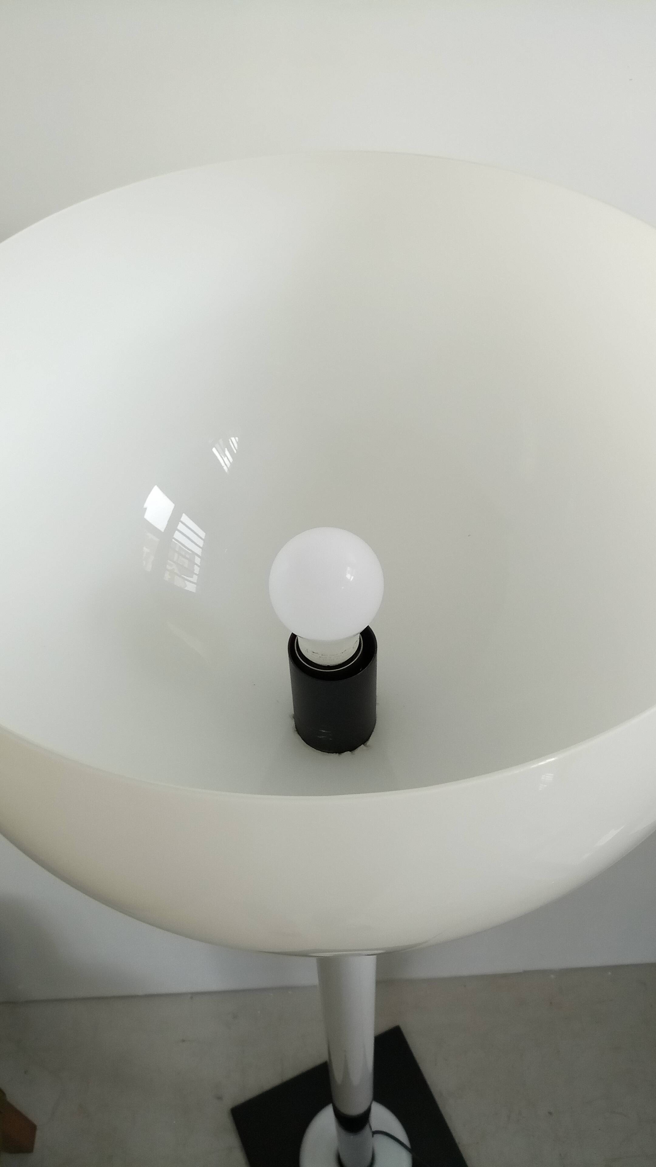 Rare signed Glass Floor lamp by Venini, italy