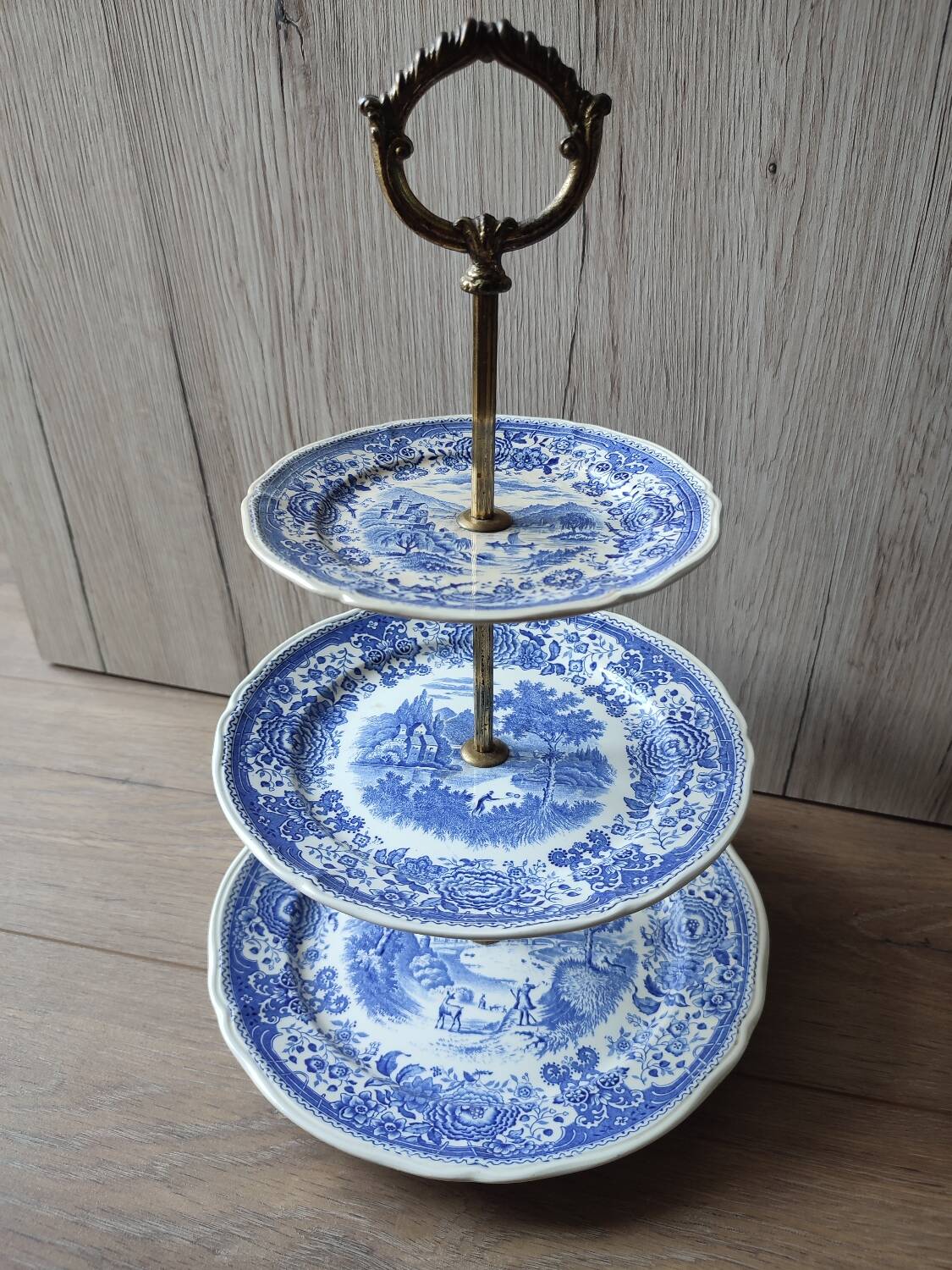 Servant Cake display Villeroy and Boch