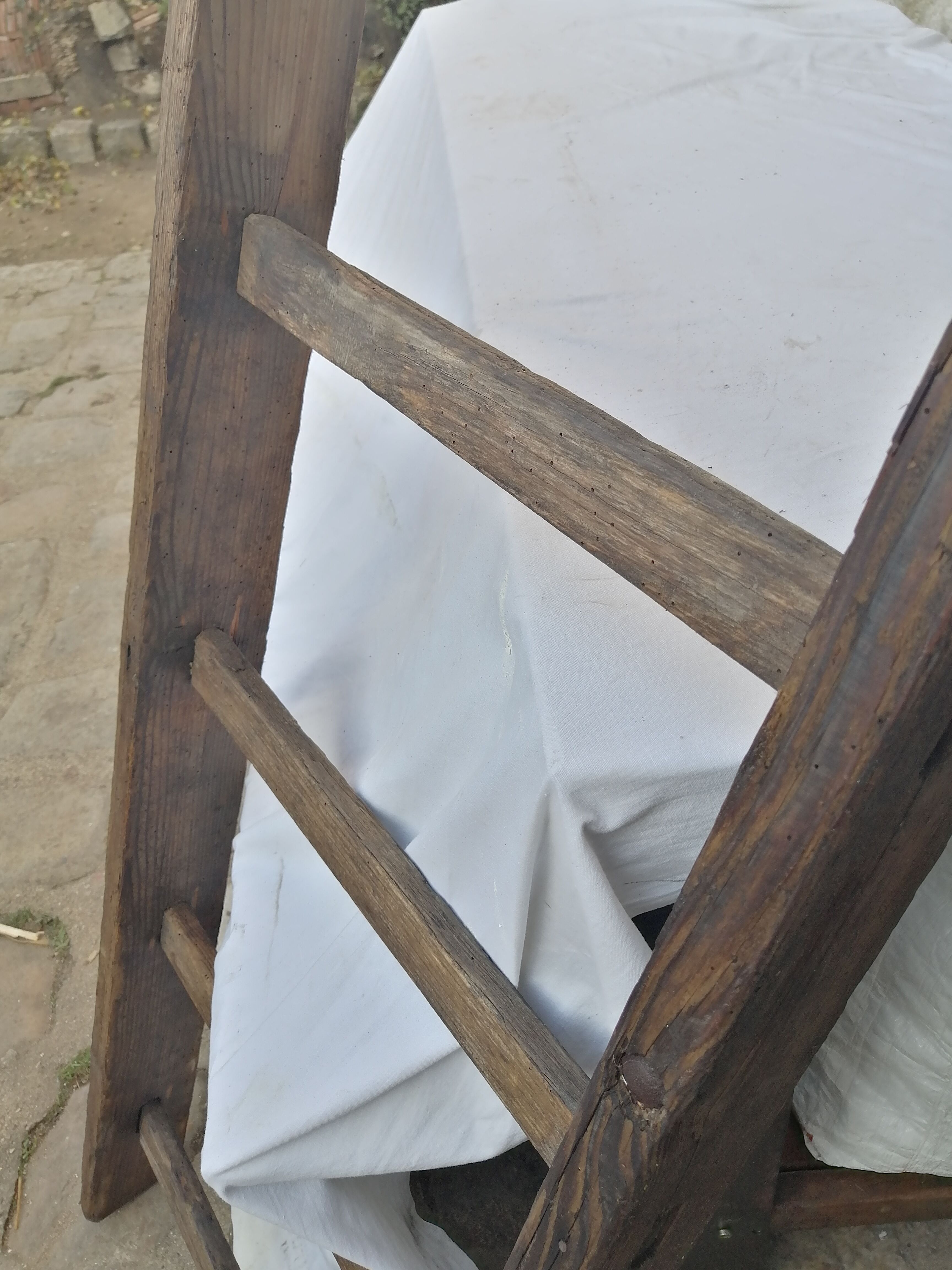 Crude wood scale H 132 cm