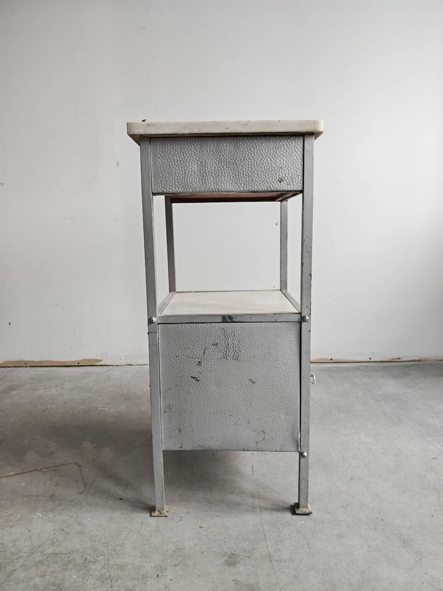 Secessionist furniture in marble and nickel-plated brass