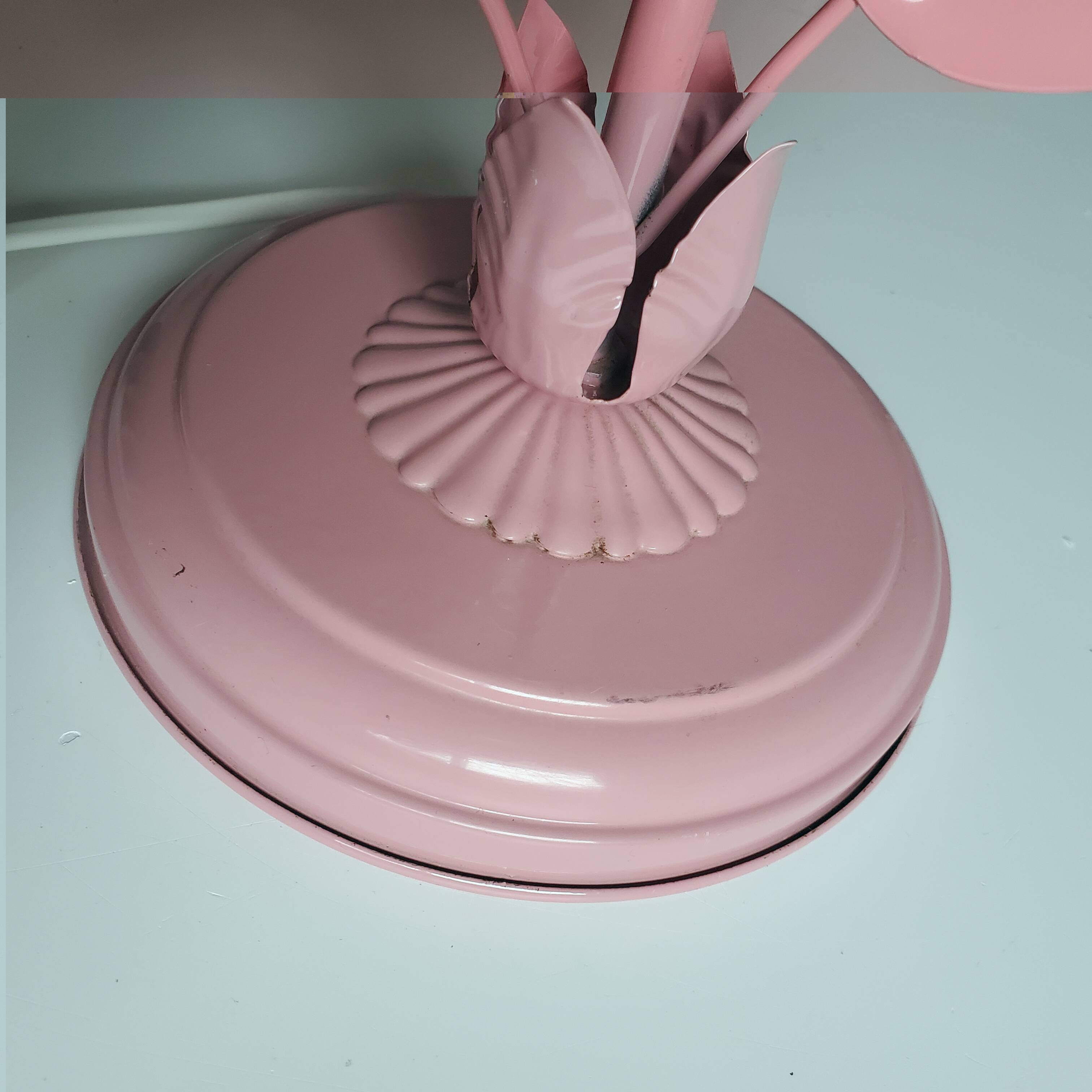 Opaline bedside lamp and pink leaves