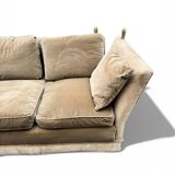 Beautiful Knole model canapé in velvet.