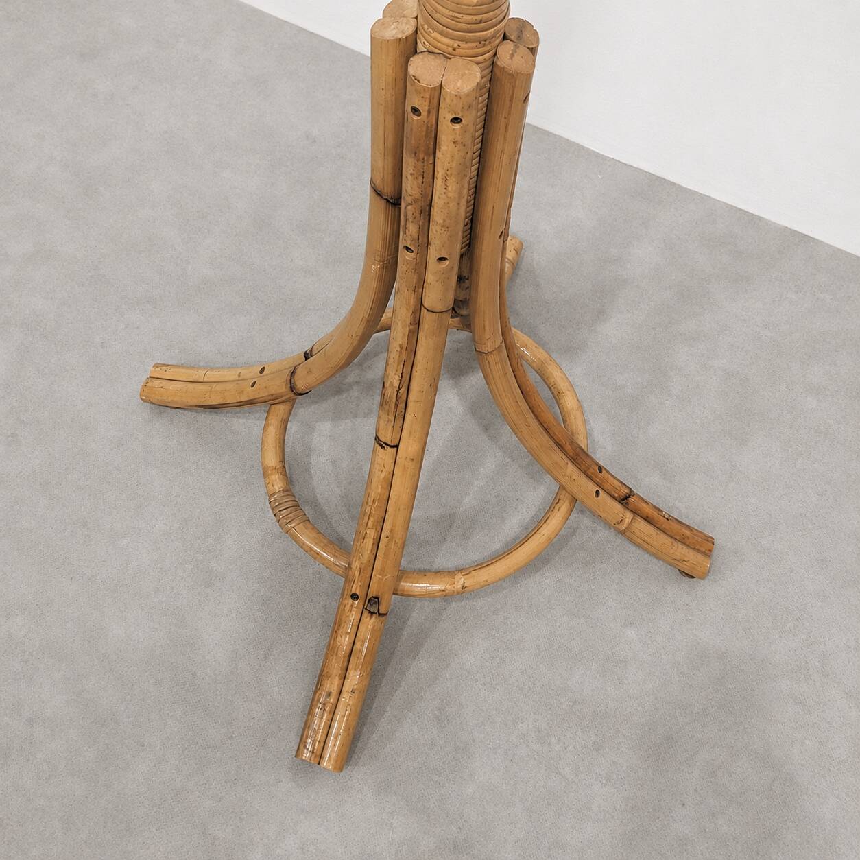 Vintage parrot coat rack in rattan and bamboo