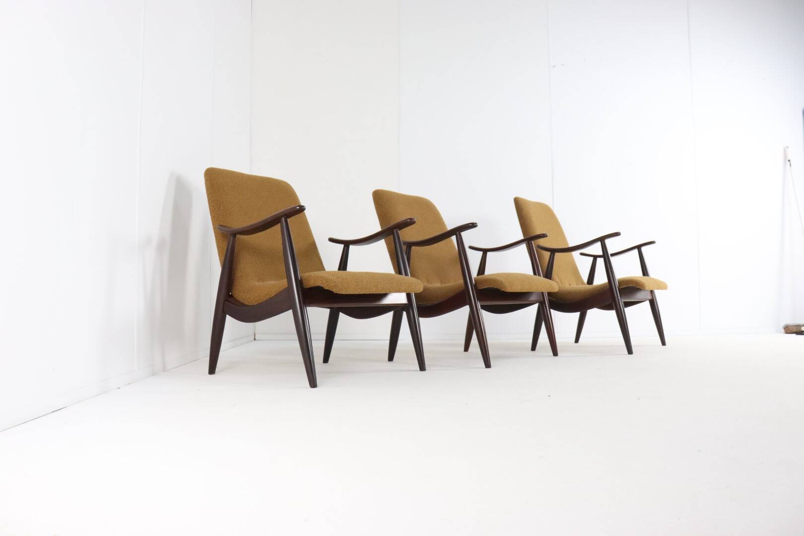 Armchair 'Popkensburg' Attr. Louis van Teeffelen for Wébé | 3 pieces in sto
