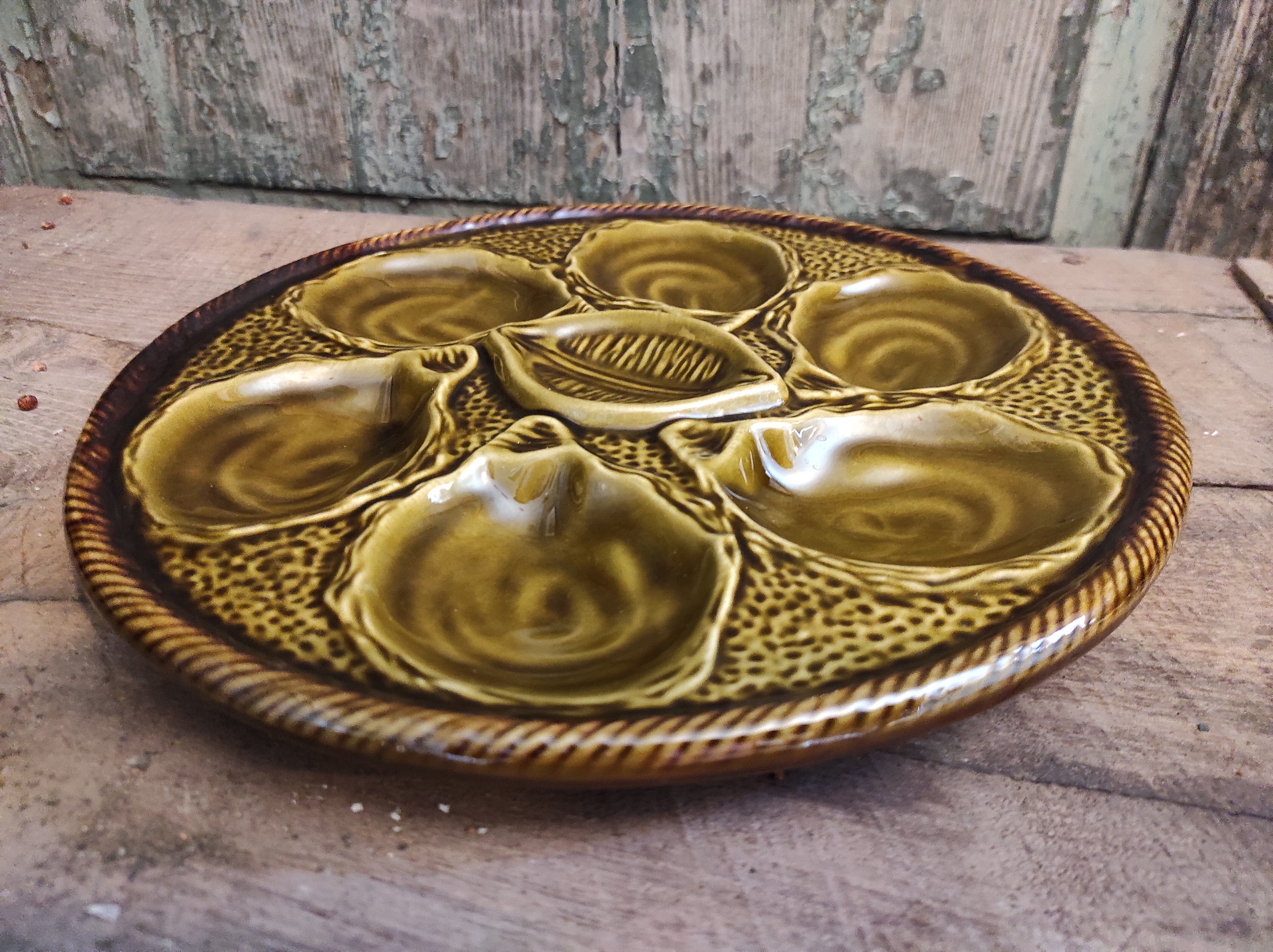 Vintage French oyster plate in Majolica from Saint Clément