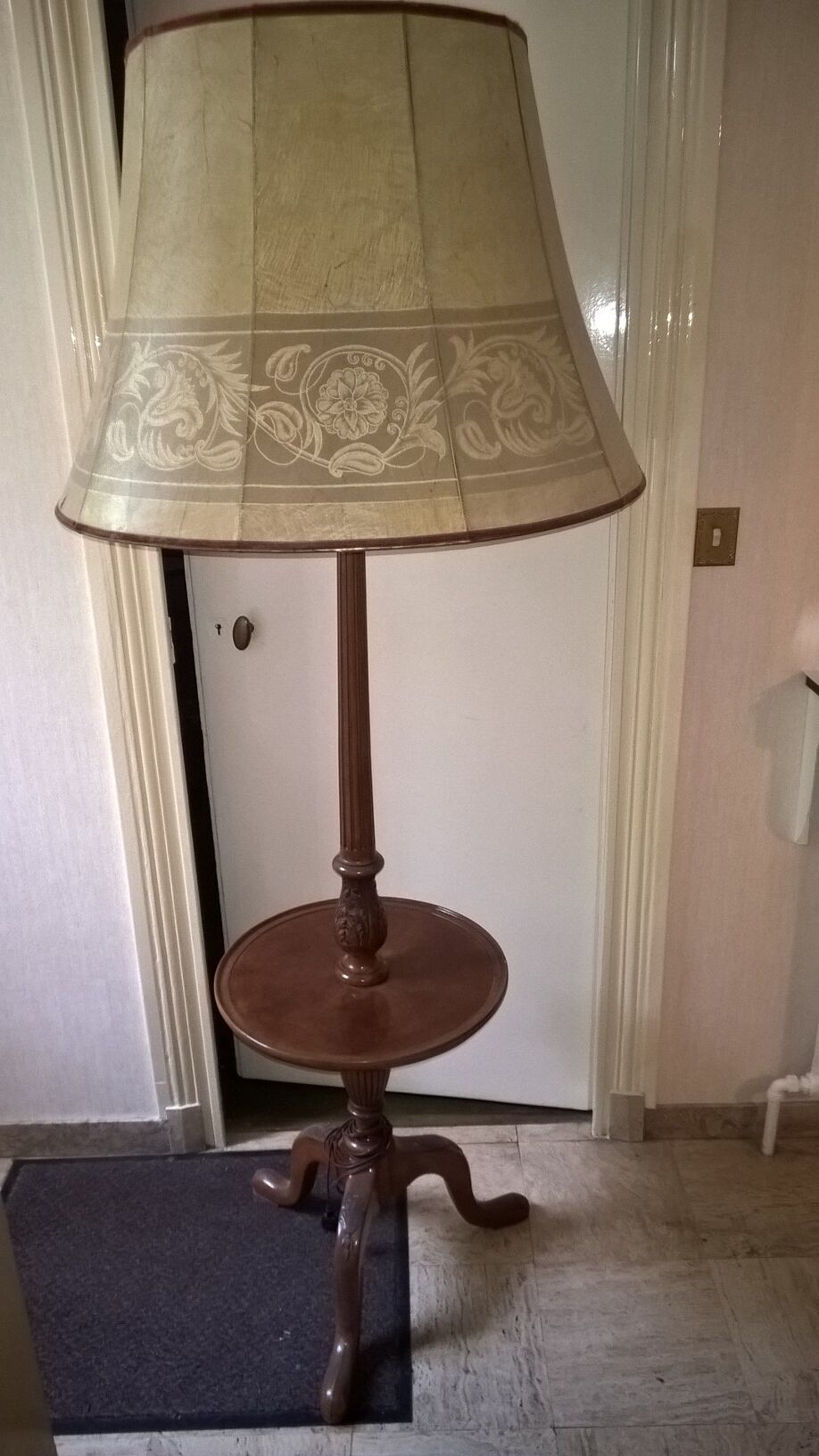 Floor lamp