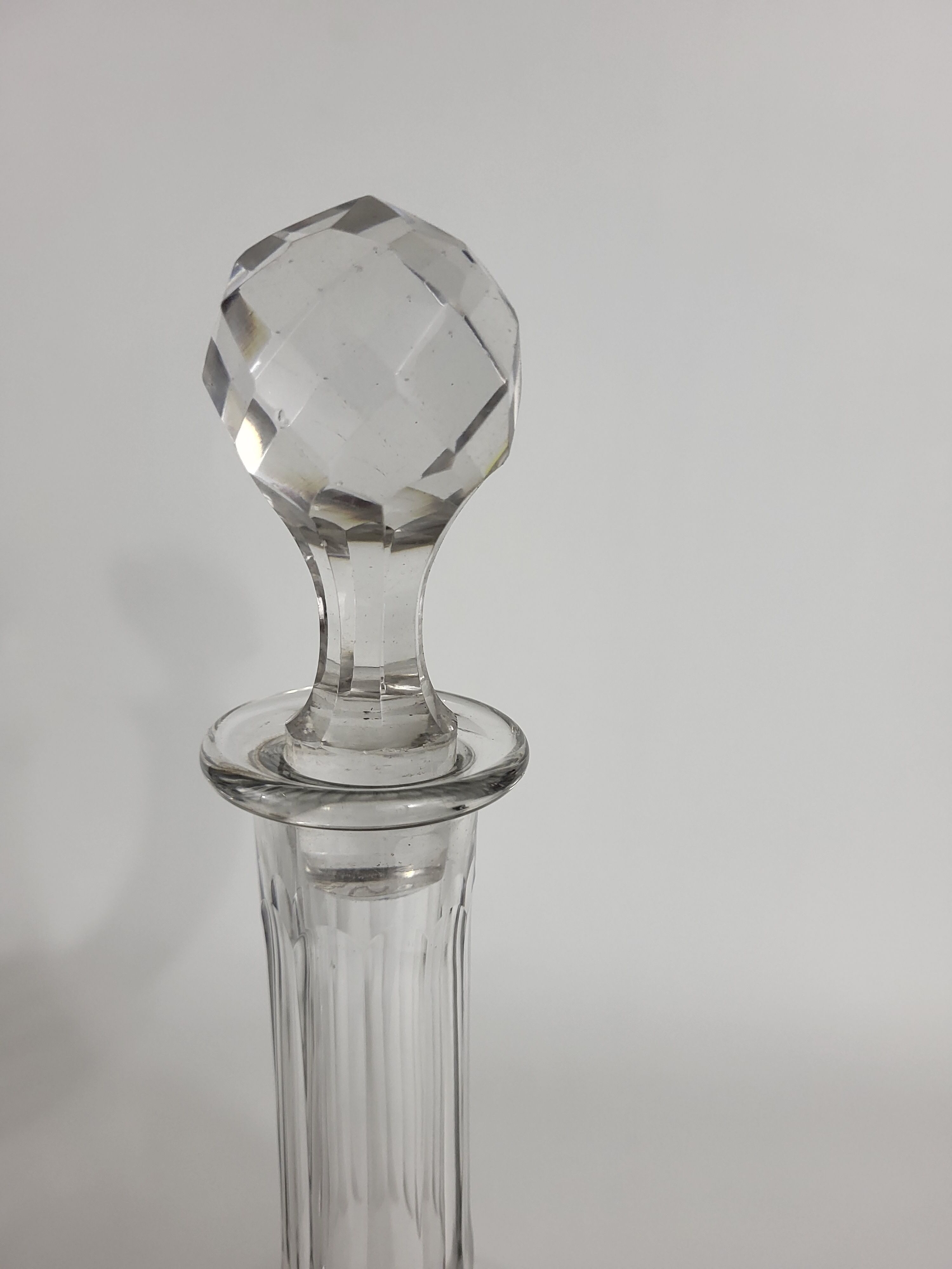 Service 9 wine glasses and 2 decanters in Baccarat crystal Nancy model