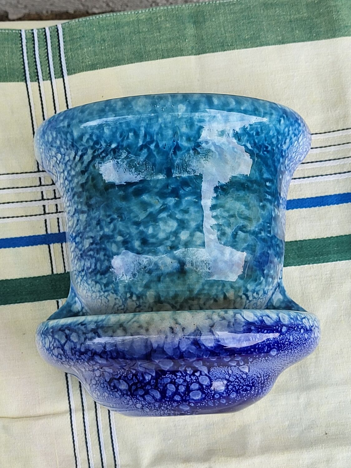 Wall pot