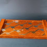Deux plateaux en bois et verre