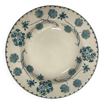 Deep plate in Sarreguemines earthenware, U&Cie, “Géranium” model, 1900