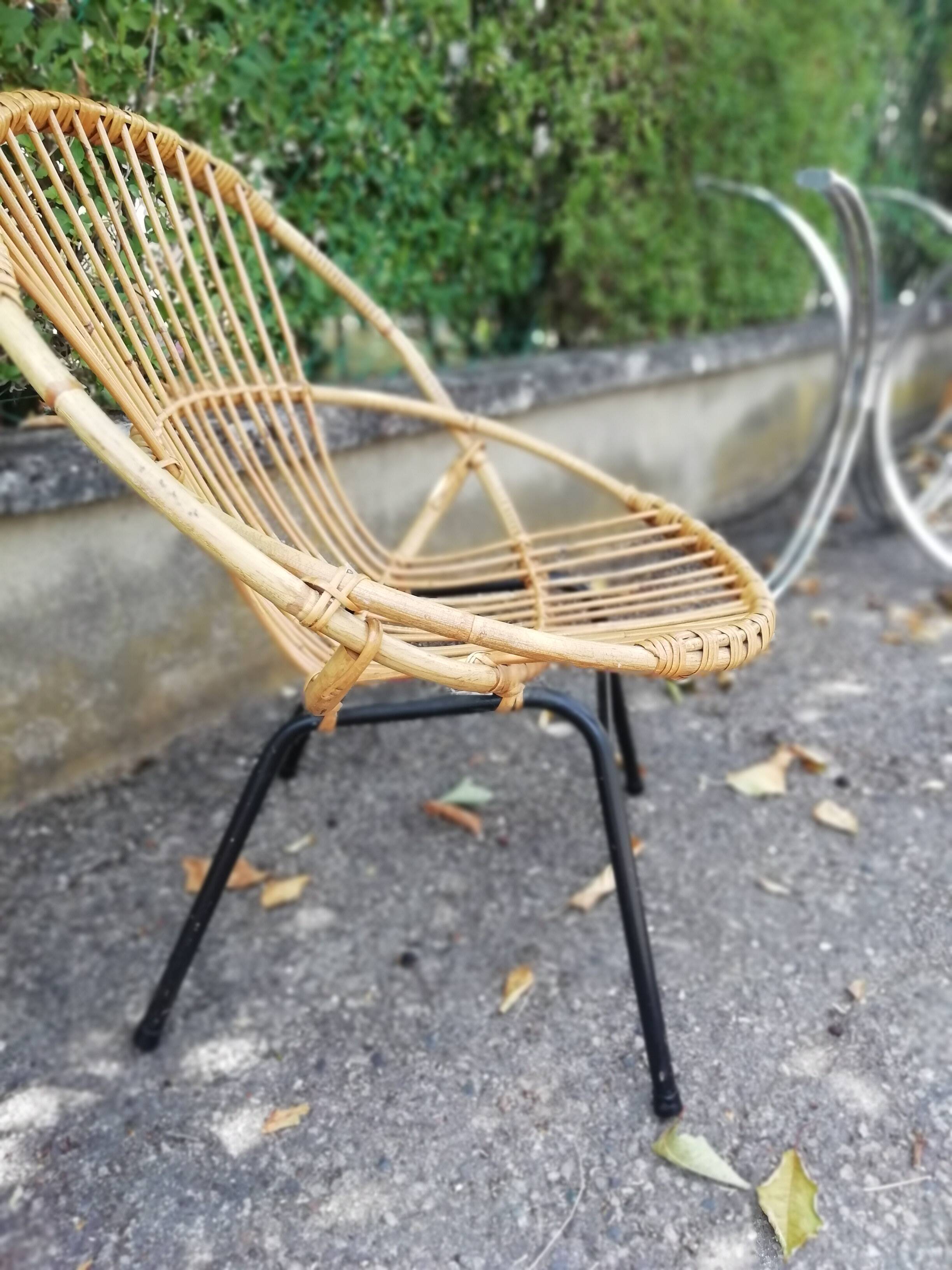 2 Rattan shell armchairs and metal legs