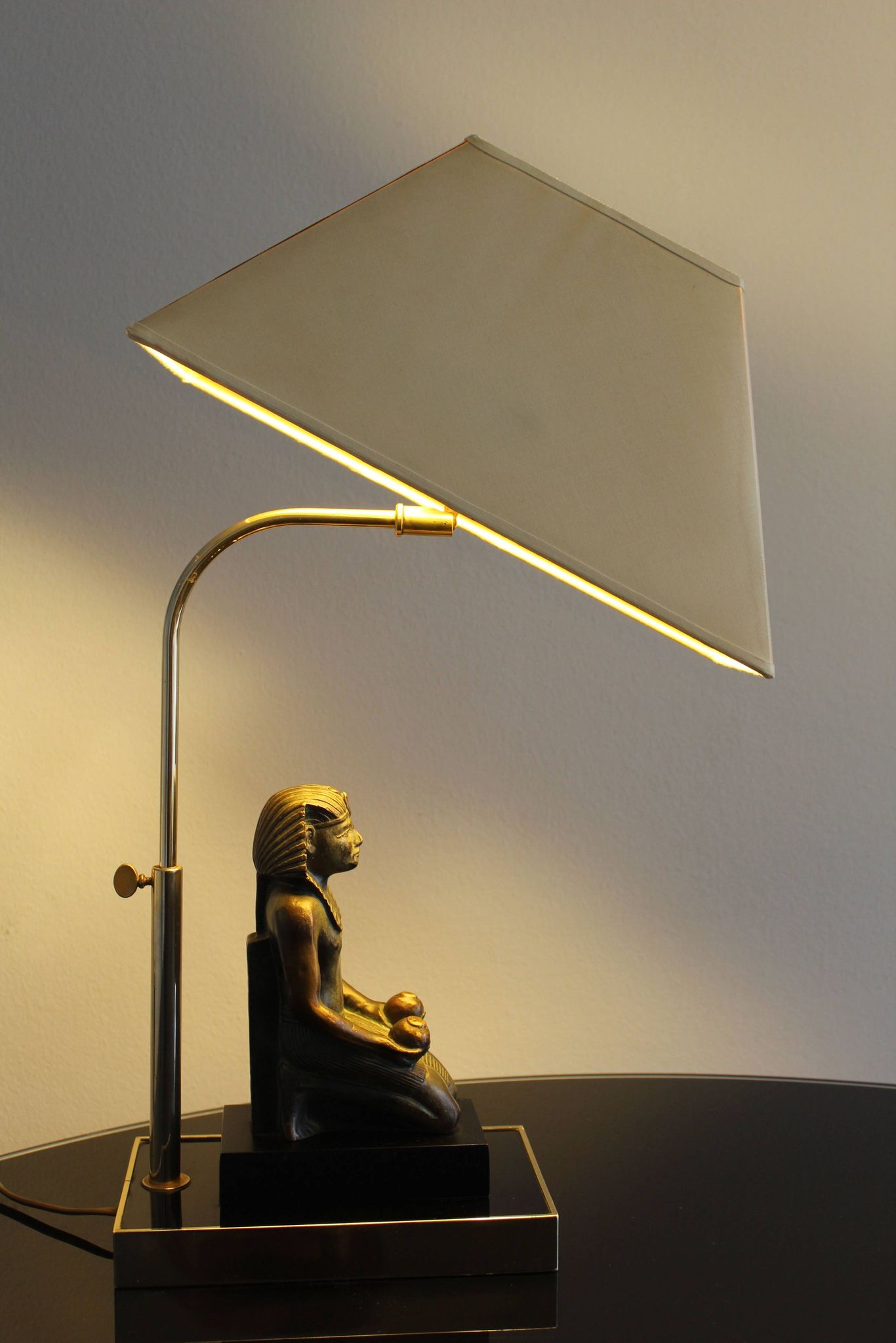 Lampe de table Hollywood Regency décor Pharaon, années 1070