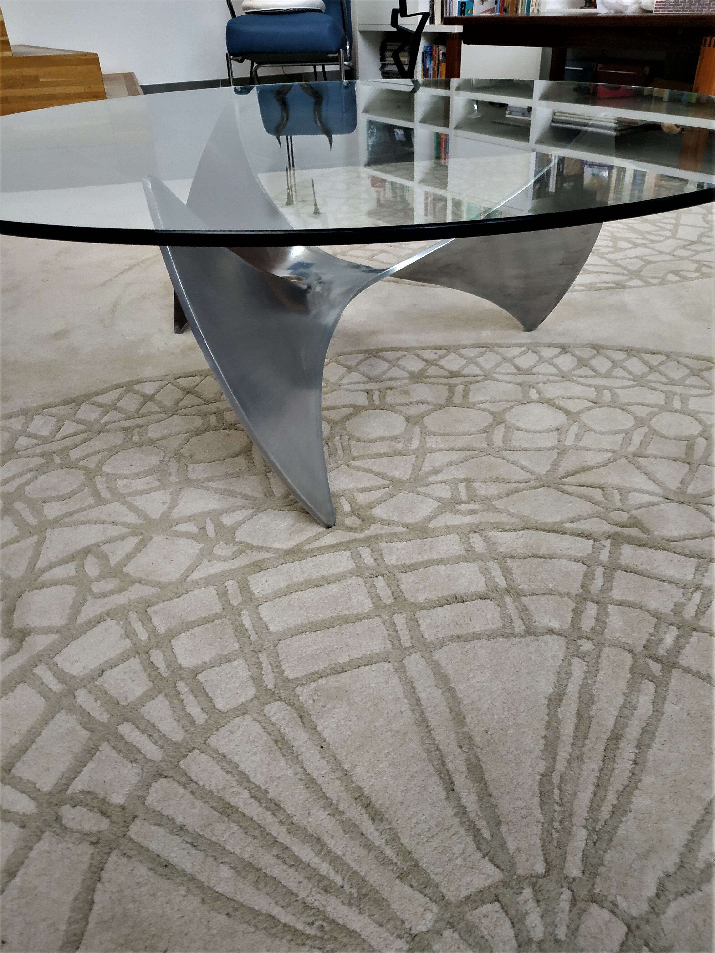 Knut Hesterberg's Propeller (propeller) aluminum round coffee table