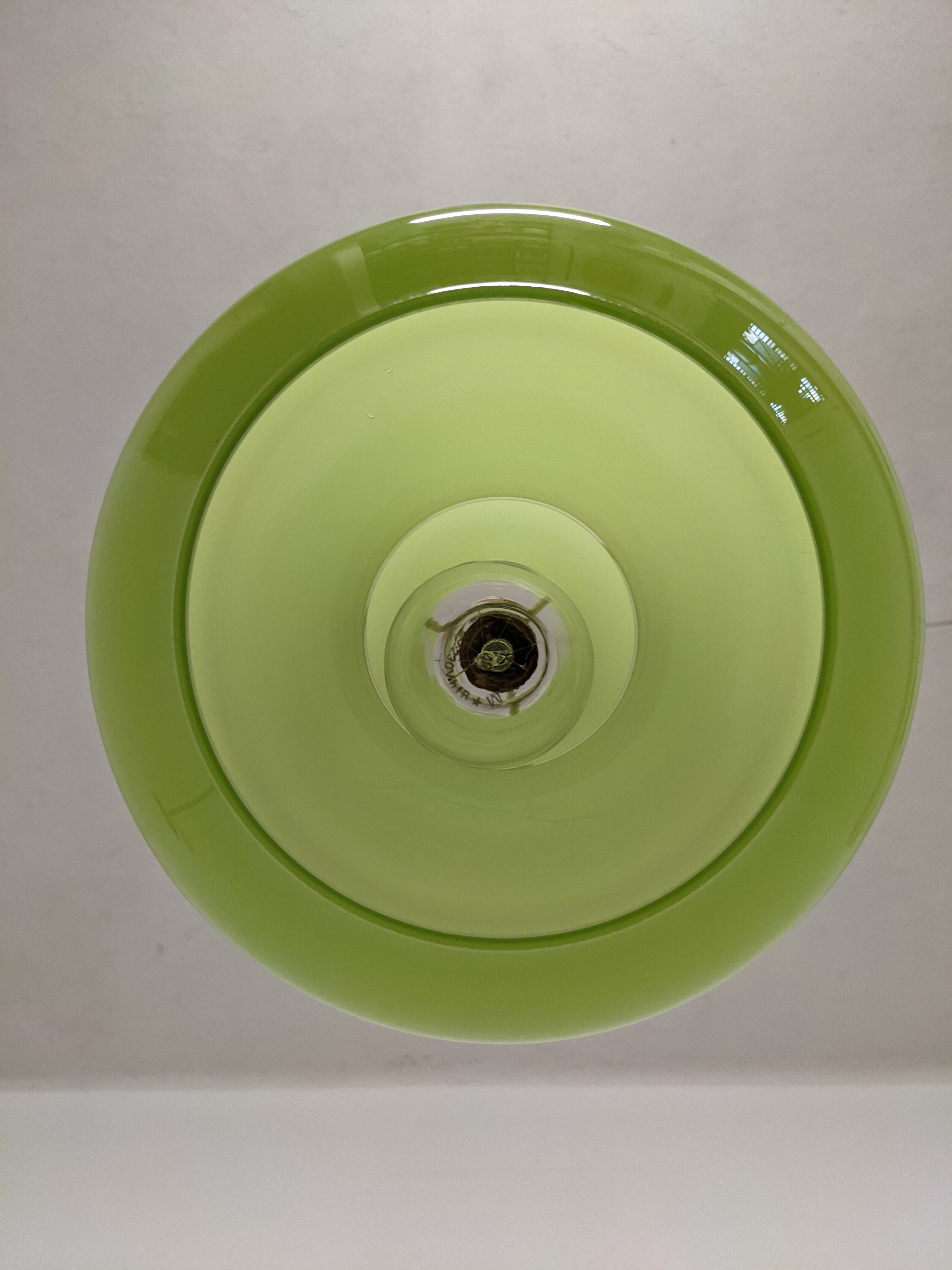 Suspension of the 70s in green opaline