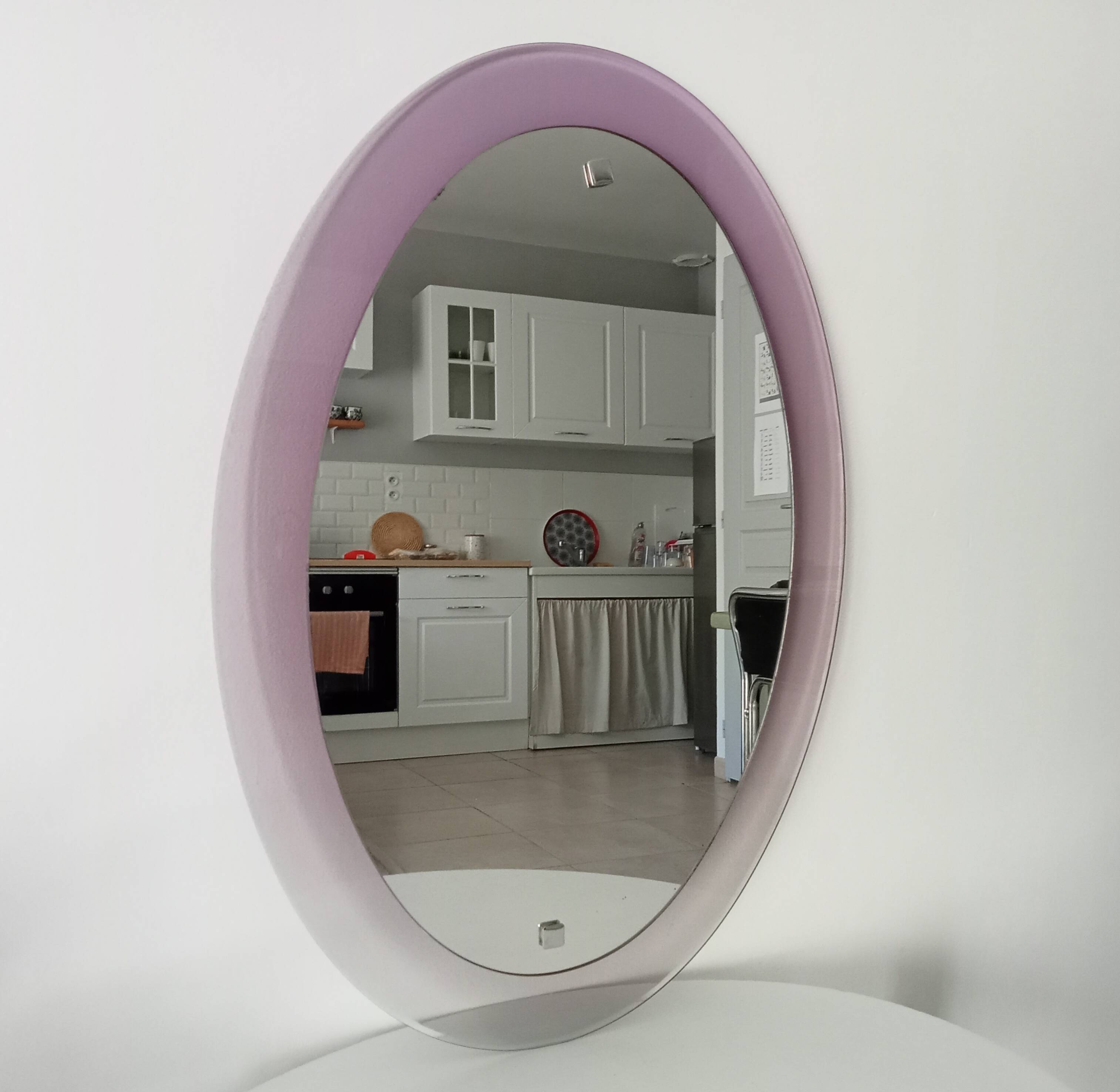 Vintage oval plexiglass mirror from the 70s by Harvey Guzzini