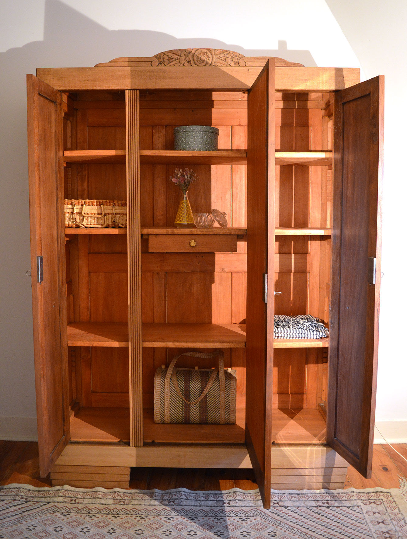 Armoire Art Déco bois clair