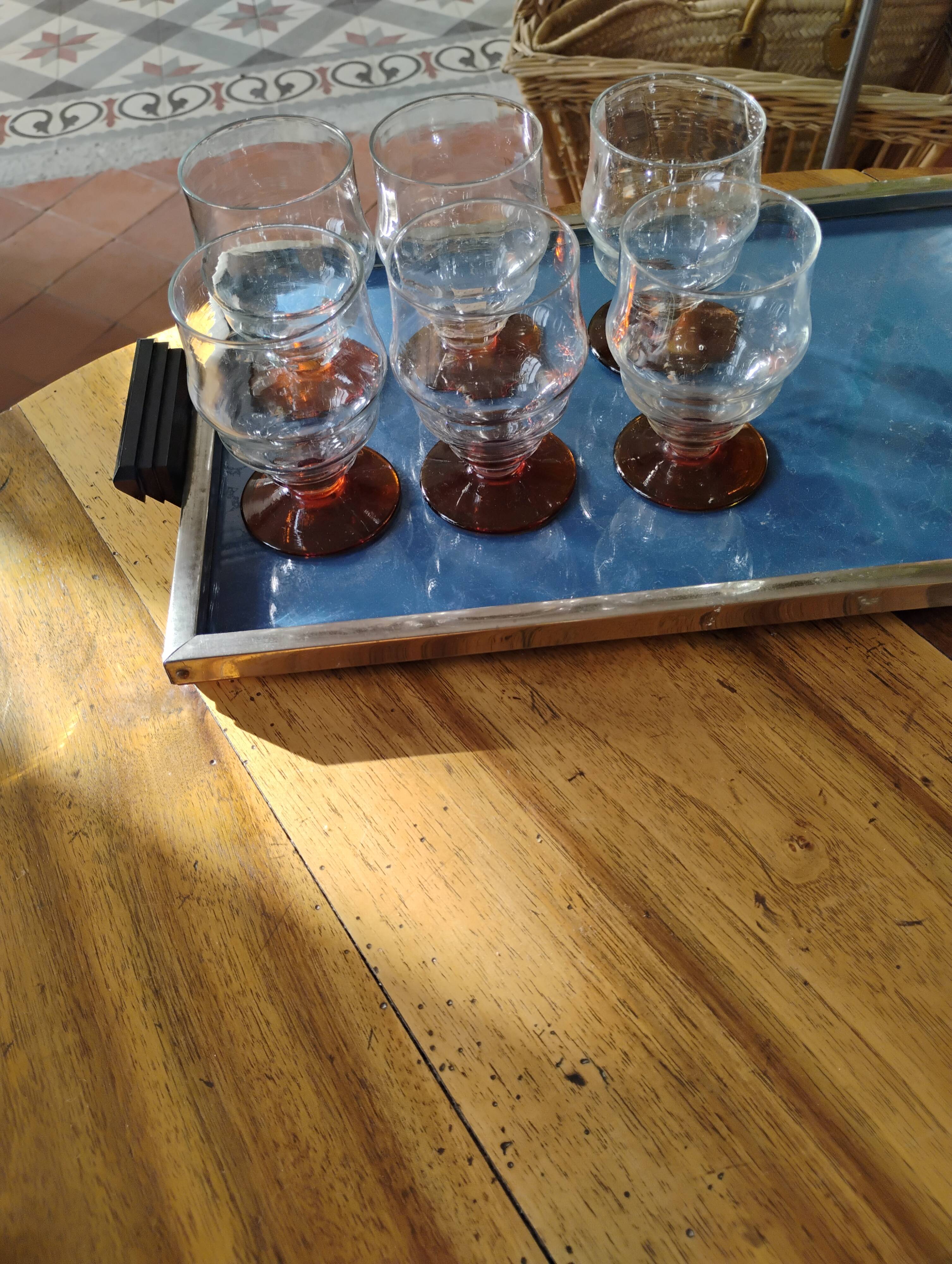 6 colored stemmed glasses