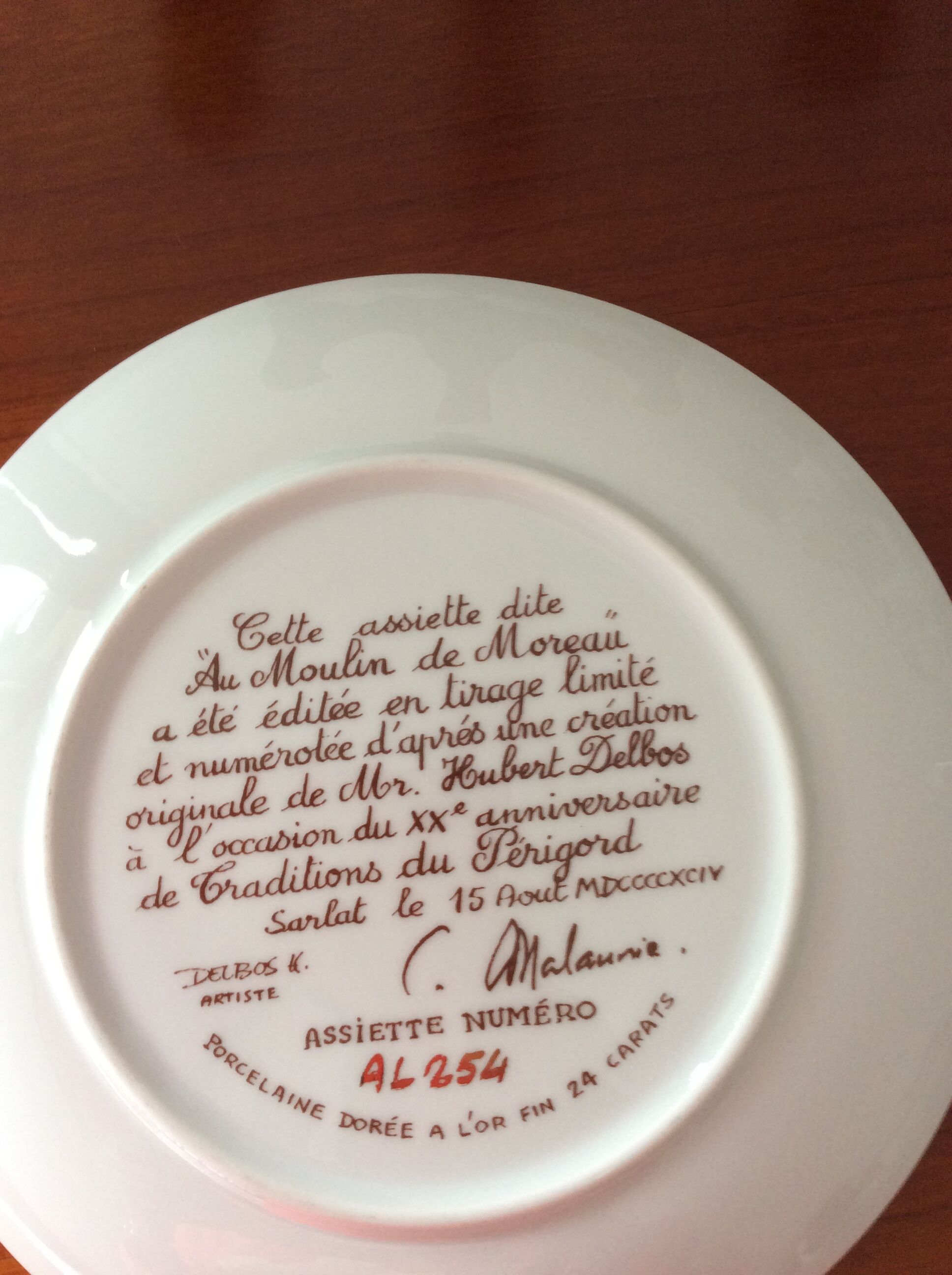 Decorative gold porcelain collection plate with fine gold Traditions of the Perigord