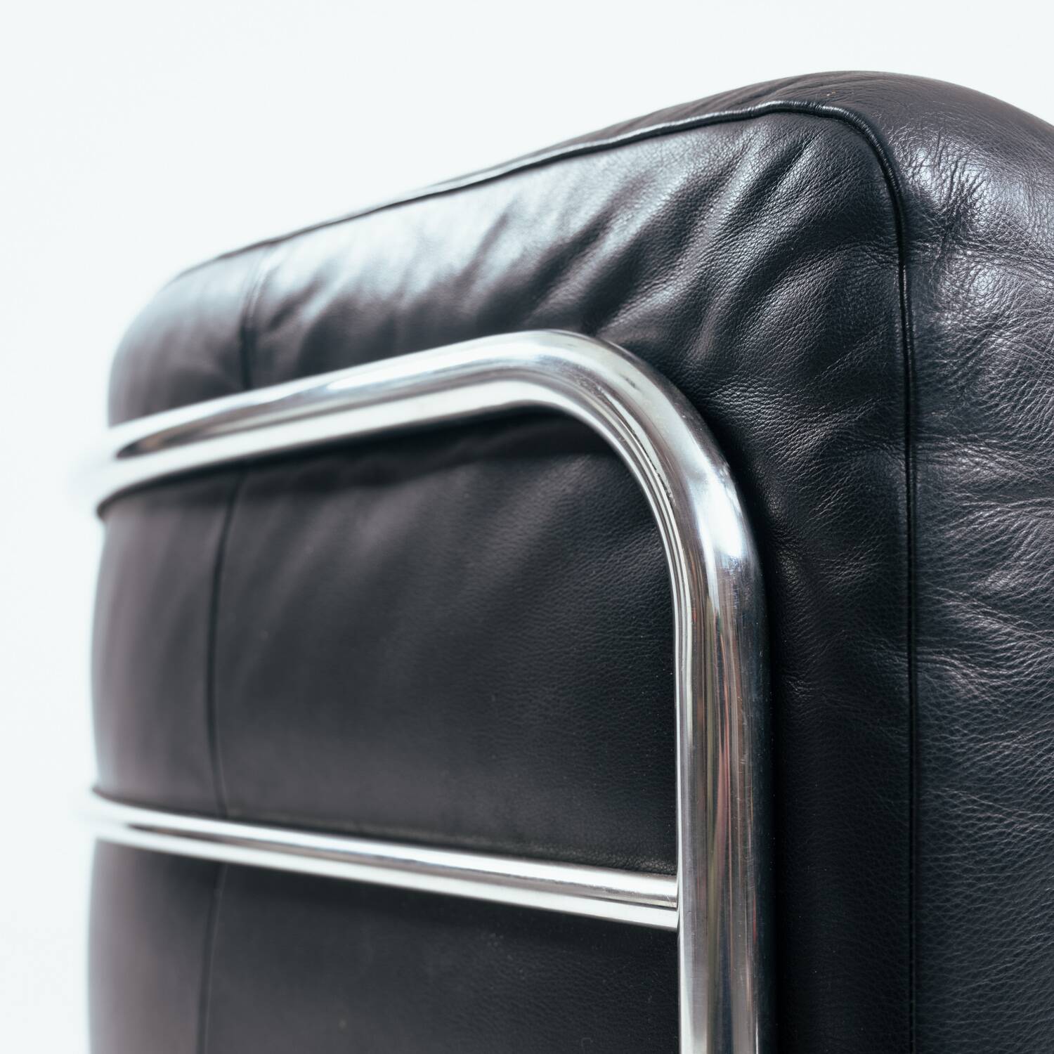 Zanotta onda black leather lounge chair, Italy 1980s