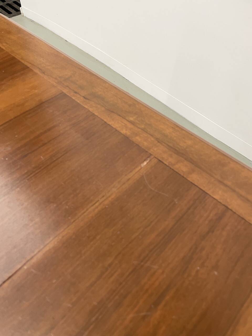 Comptoir ou bureau en noyer années 50