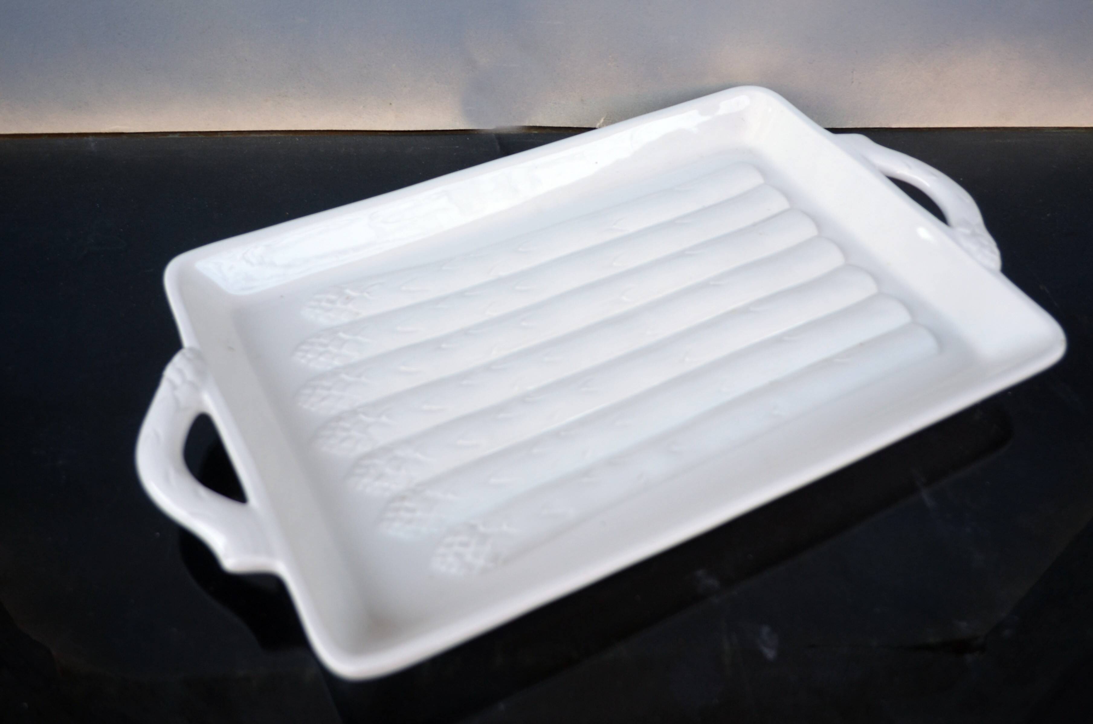 Italian White Majolica Rectangular Dish or Plate circa Asparagus Majolica