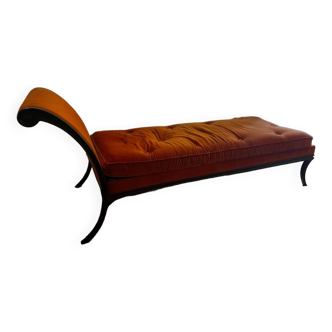 Velvet and metal chaise longue
