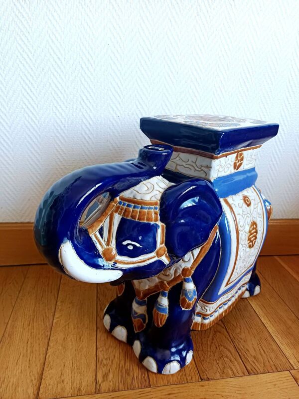 Tabouret ou porte plante éléphant en céramique bleu