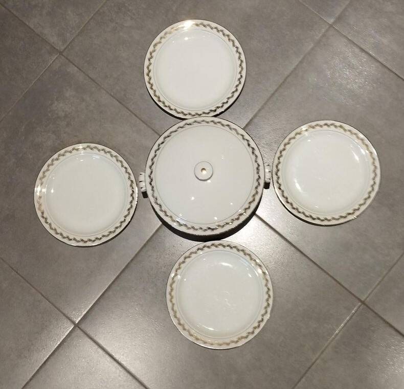 Ensemble de vaisselle en porcelaine de Limoges