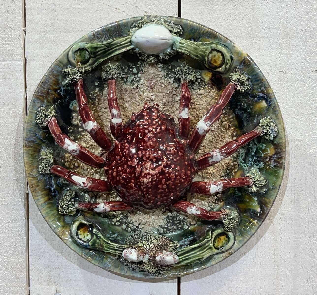 Set of 8 majolica-barbotine dishes and plates