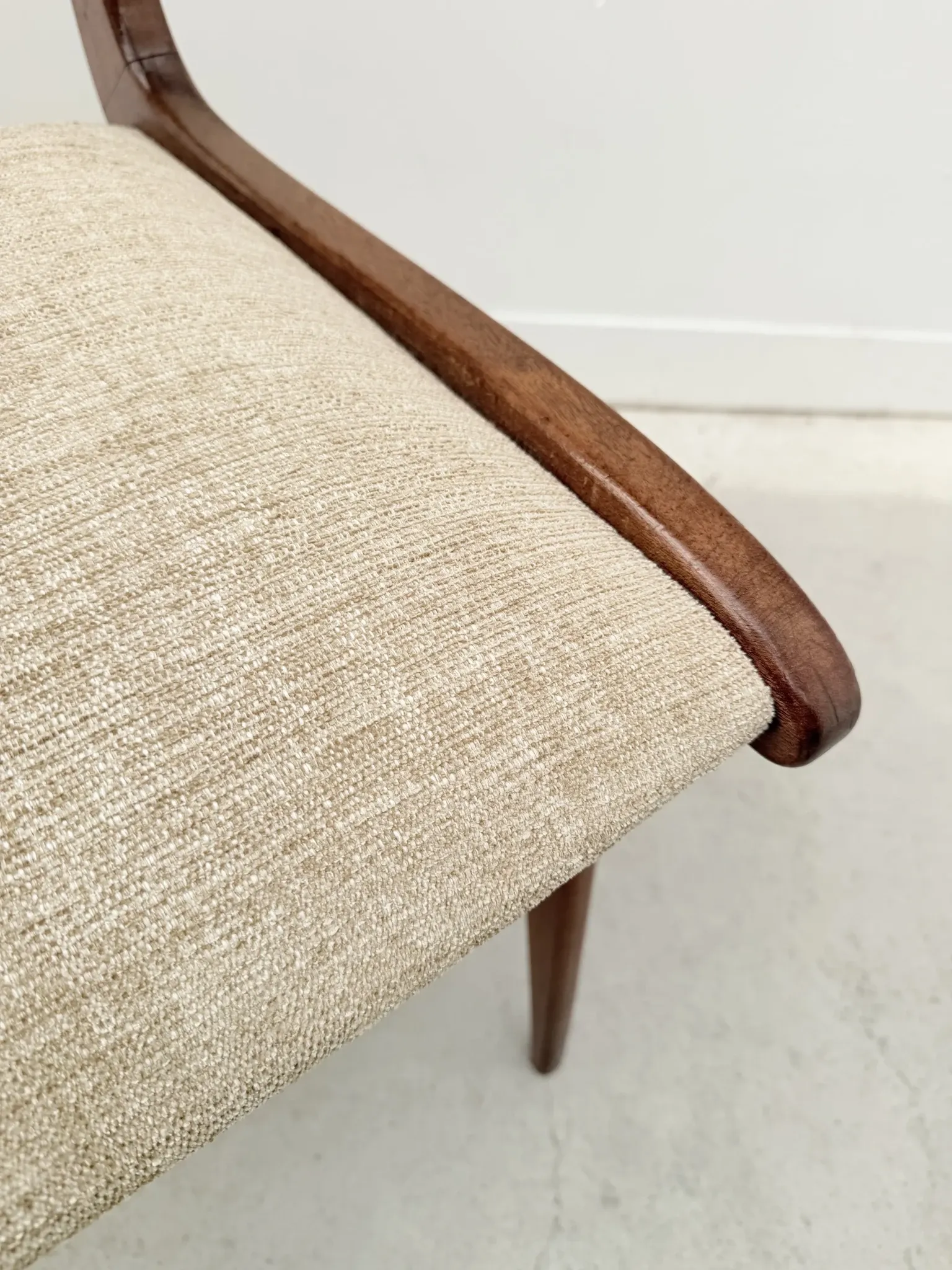 Chaise avec accoudoirs en teck et tissu, 1950
