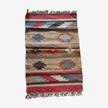 Kilim carpet in burlap and cotton. 60cm x 100cm
