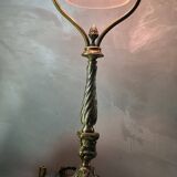 Lampe ancienne en bronze et verre opaque